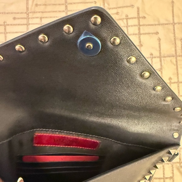 VALENTINO ROCKSTUD CALFSKIN POUCH WRISTLET - Picture 4 of 4